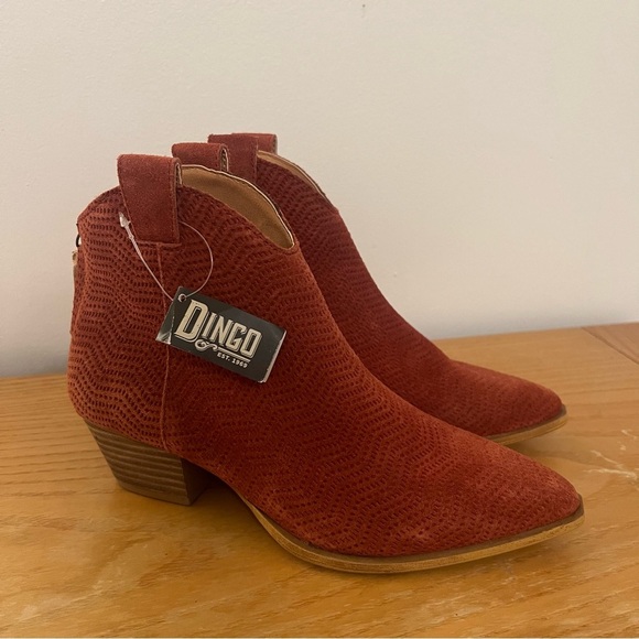 {Dingo} Kuster Suede Pointed Toe Cowboy Ankle Boots - Picture 3 of 9